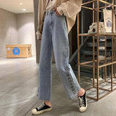 Pantalones vaqueros rectos con botones azules y estética vintage